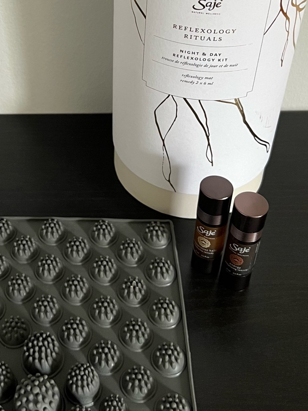 Saje Reflexology Rituals Set - Gray Foot Mat + Energy and Peppermint Halo